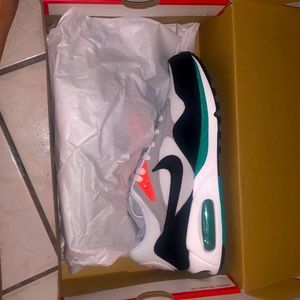 Womens nike air max correlate. Size 8